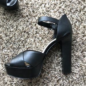 Gianni Bini Platform Sandal Heel